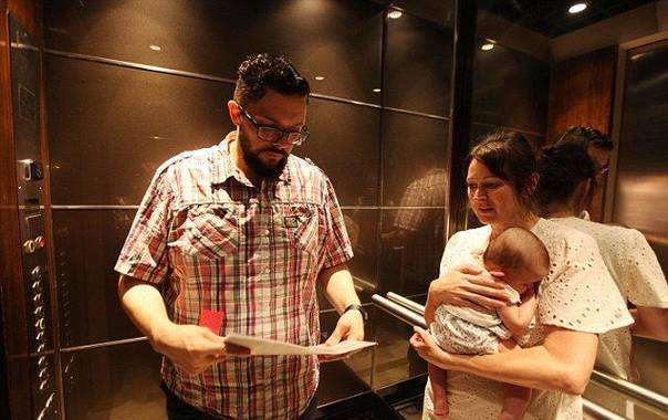 Ӣ����Զ��ӡ�������У�ȴ�����뺢���ž�